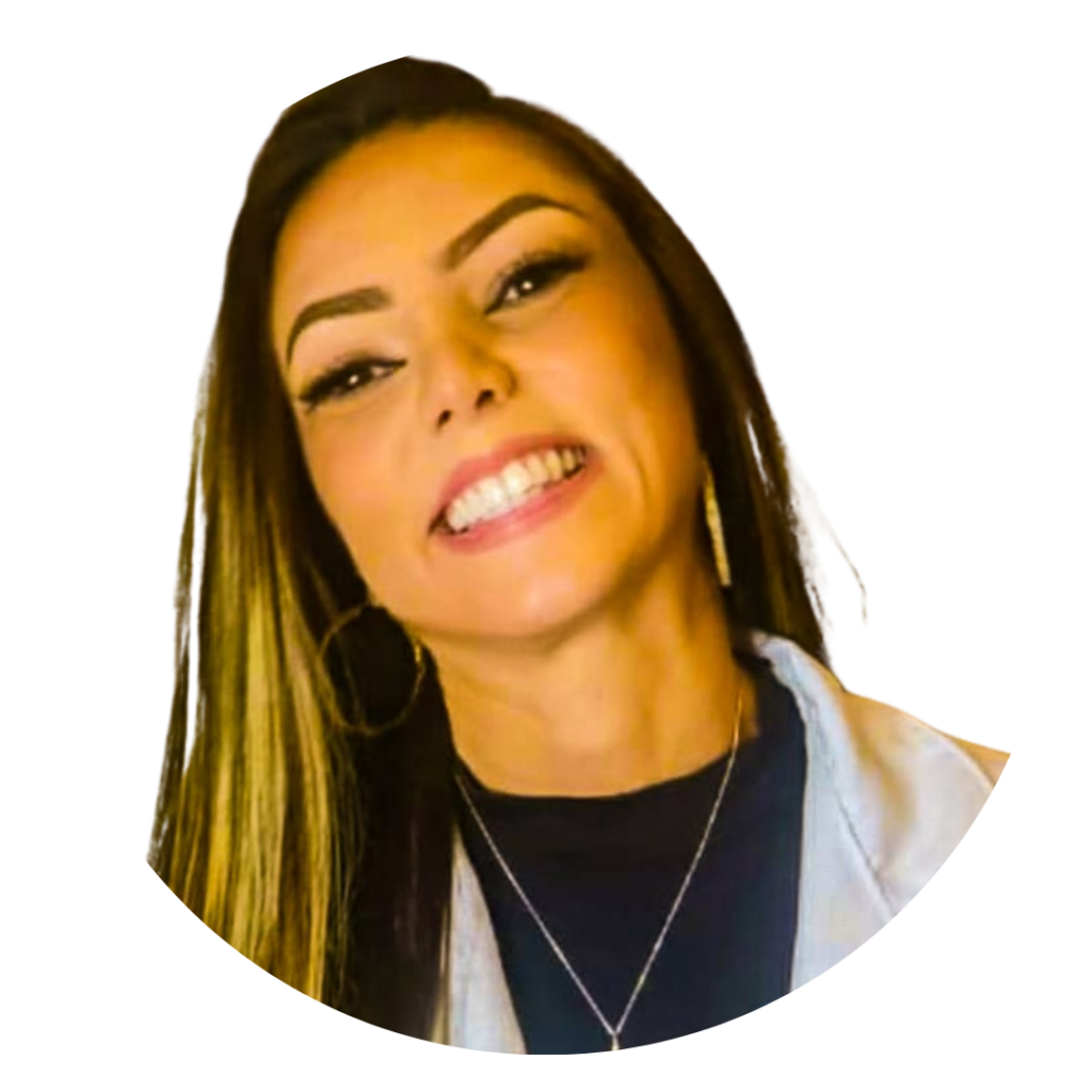 Foto sorridente da Dra. Fabiola Ferraresso Nutricionista Pindamonhangaba, representando sua abordagem positiva e dedicada à nutrição saudável.